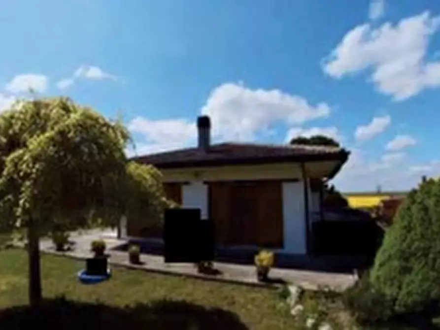 Immagine 1 di Villa in vendita  in LOCALITA' CAMPELLI 18-22 a Adria