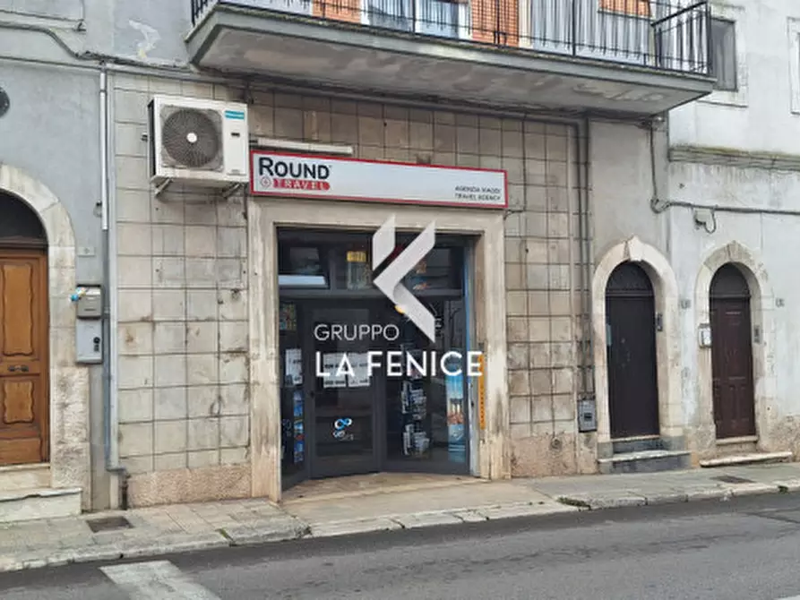 Immagine 1 di Negozio in vendita  in via Alberobello a Locorotondo