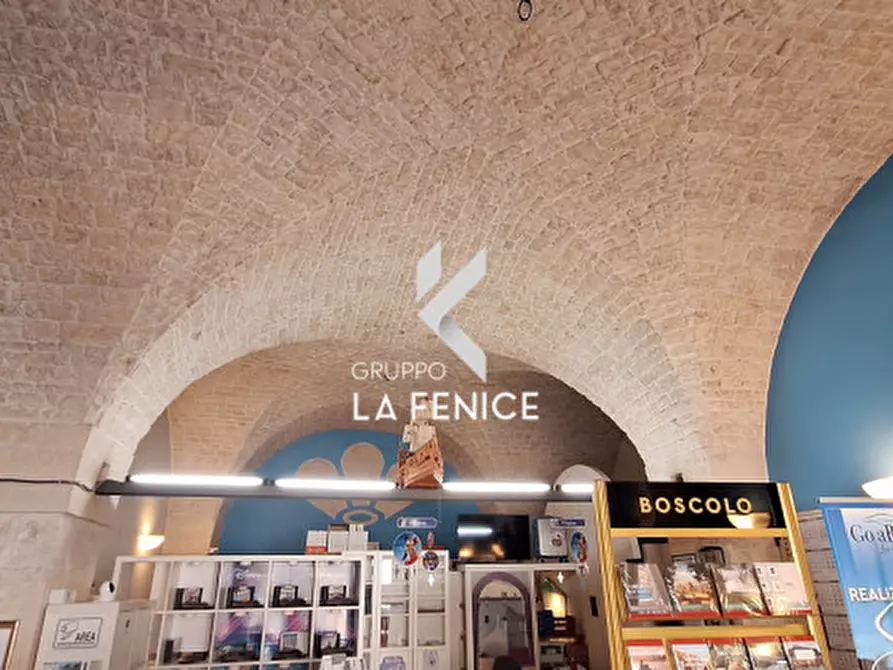 Immagine 7 di Negozio in vendita  in via Alberobello a Locorotondo