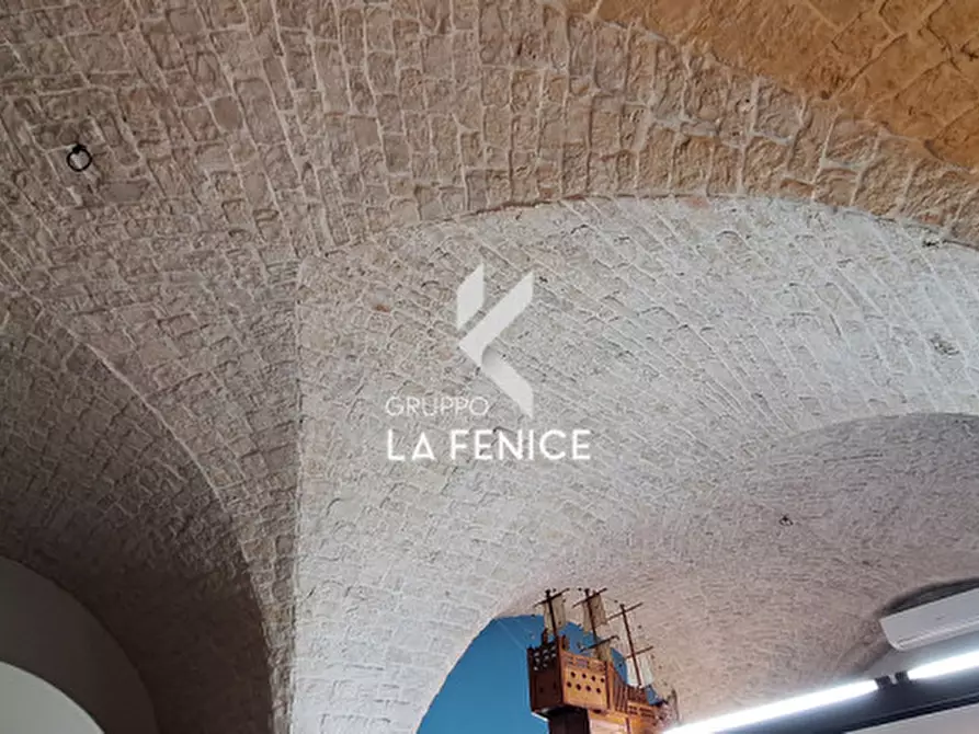 Immagine 13 di Negozio in vendita  in via Alberobello a Locorotondo