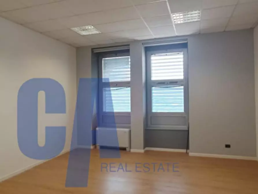 Immagine 11 di Ufficio in affitto  in VIA GROSIO a Milano