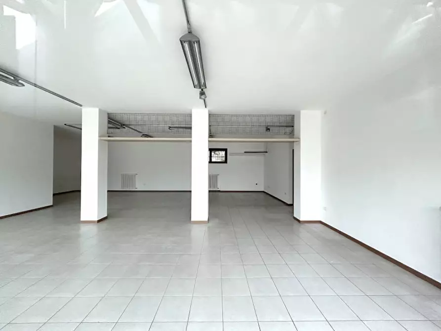 Immagine 7 di Negozio in affitto  in VIALE MATTEOTTI a Cesena