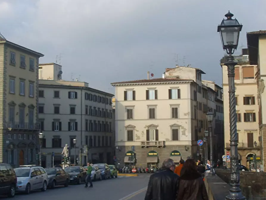 Immagine 1 di Negozio in affitto  in piazza goldoni a Firenze