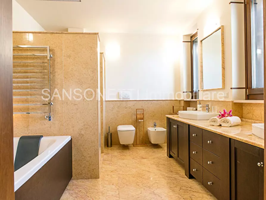 Immagine 34 di Villa in vendita  in OTNY a Fasano