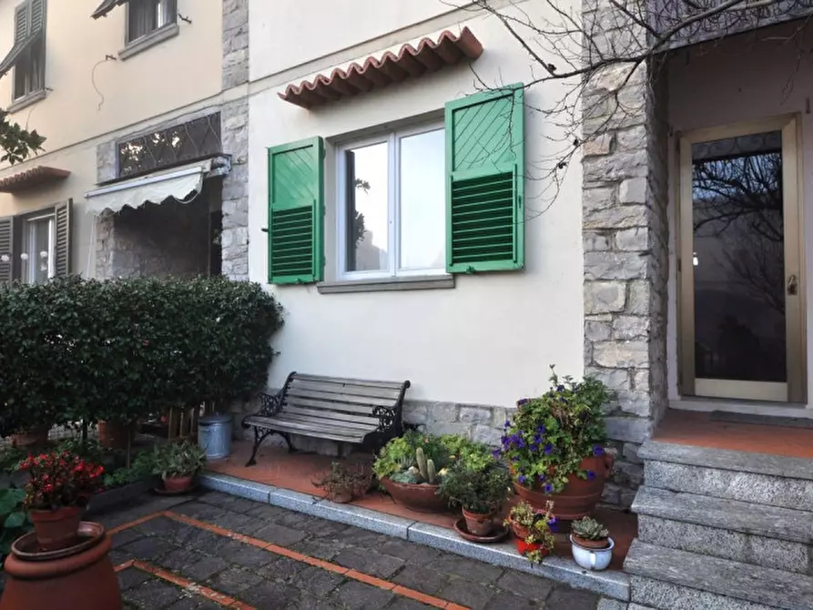 Immagine 1 di Casa indipendente in vendita  in Moncioni a Montevarchi