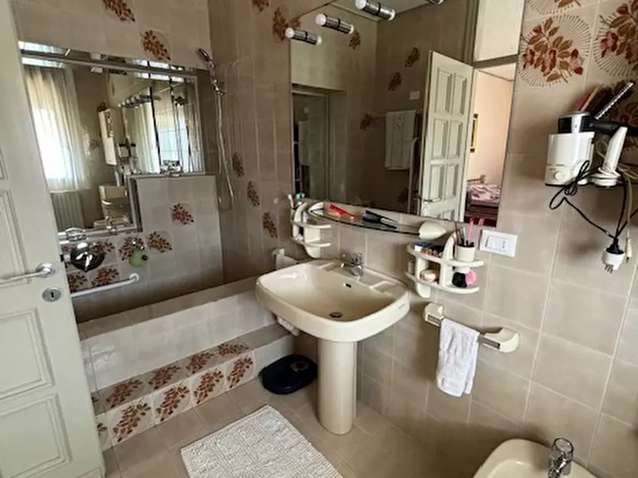 Immagine 25 di Villa in vendita  in via Bordone a Padova