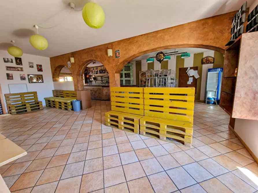 Immagine 2 di Attività commerciale in affitto  in via Leonardo Da Vinci a Acqualagna