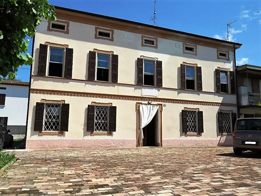 Immagine 1 di Villa in vendita  in PROVINCIALE MANTOVA a Novi Di Modena