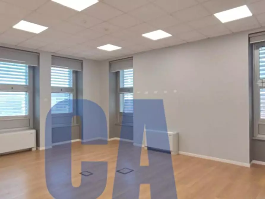 Immagine 8 di Ufficio in affitto  in VIA GROSIO a Milano