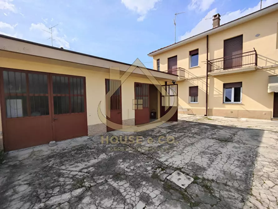 Immagine 1 di Casa indipendente in vendita  in VIA DEI MILLE a Vigevano