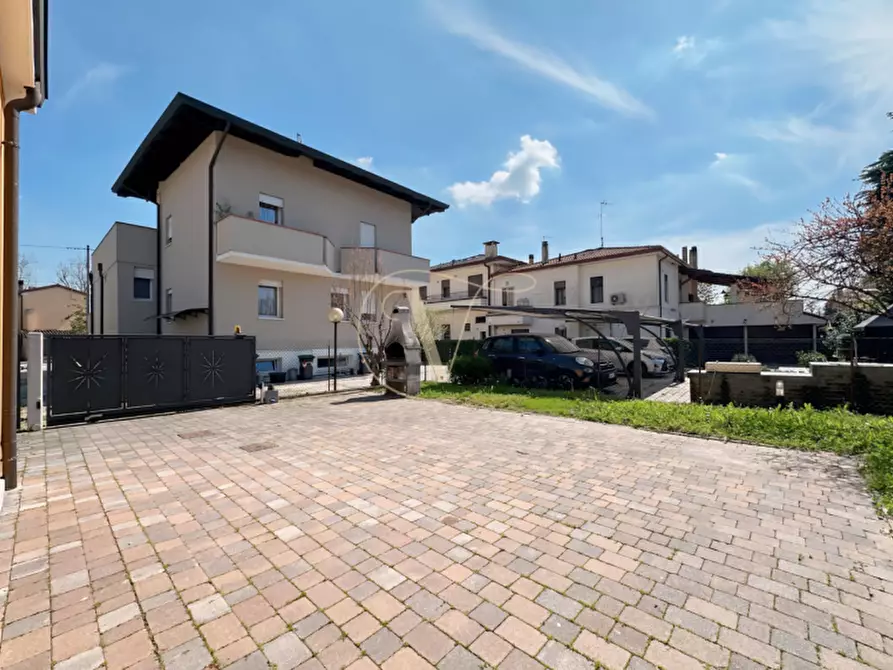Immagine 34 di Villa in vendita  in Via Torre 59 a Padova