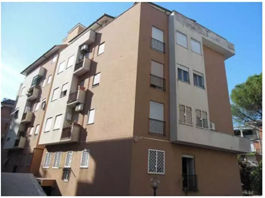 Immagine 1 di Appartamento in vendita  in VIA STATELLA VINCENZO a Roma