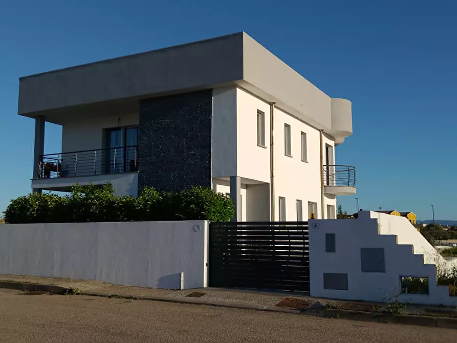 Immagine 1 di Villa in vendita  in VIA MARIA CARTA 7 a Olbia