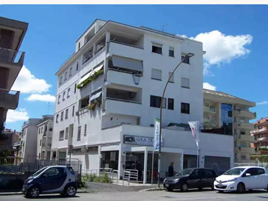 Immagine 1 di Appartamento in vendita  in VIA DELLA TECNICA a Pomezia