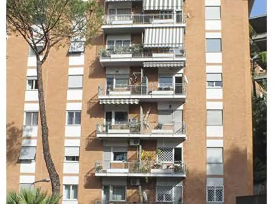 Immagine 1 di Appartamento in vendita  in VIA FRANCESCO DUODO a Roma