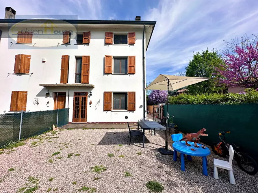 Immagine 1 di Casa bifamiliare in vendita  in Via Severino Ferrari 171 a Molinella