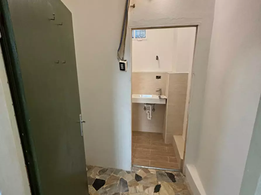 Immagine 5 di Negozio in affitto  in PIAZZA DALMAZIA a Firenze