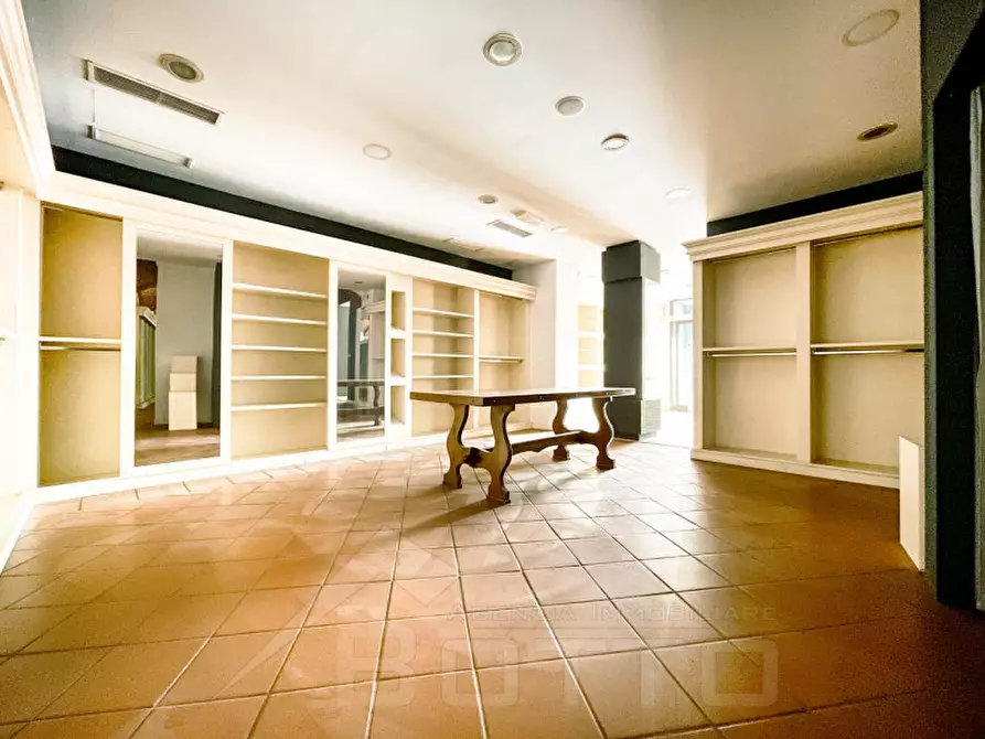 Immagine 6 di Negozio in vendita  in viale don minzoni 14 a Borgomanero