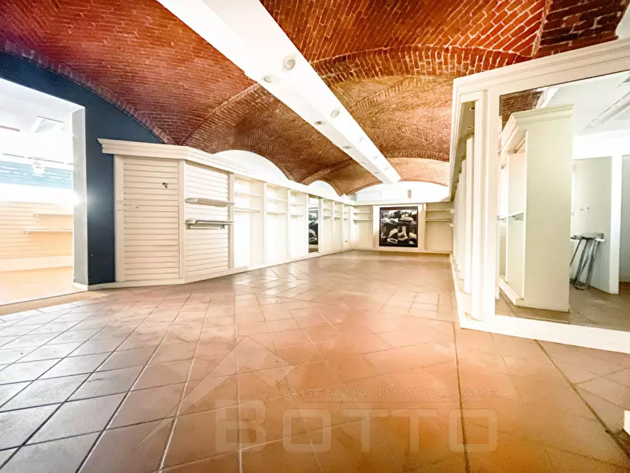 Immagine 7 di Negozio in vendita  in viale don minzoni 14 a Borgomanero