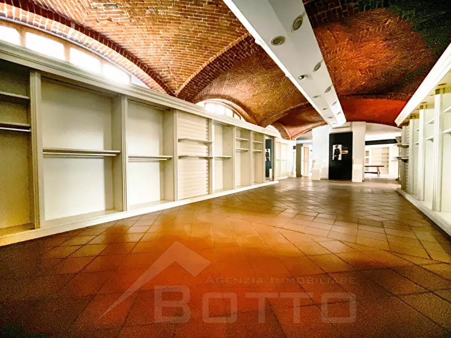 Immagine 8 di Negozio in vendita  in viale don minzoni 14 a Borgomanero