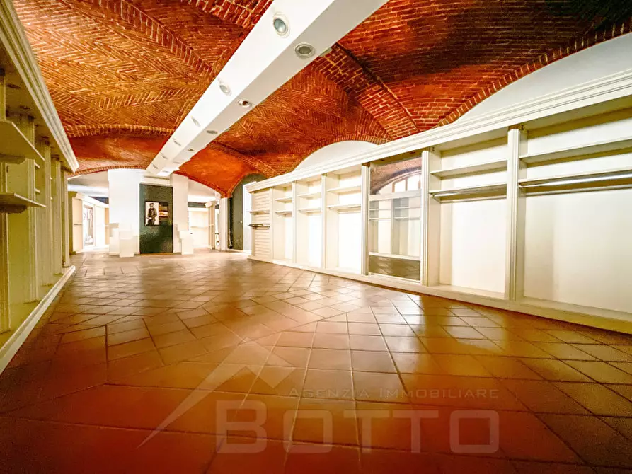 Immagine 9 di Negozio in vendita  in viale don minzoni 14 a Borgomanero