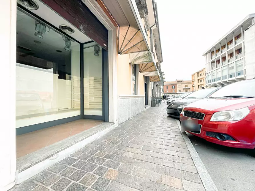 Immagine 10 di Negozio in vendita  in viale don minzoni 14 a Borgomanero