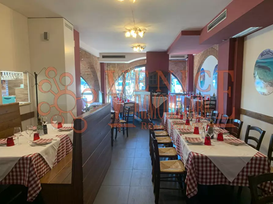 Immagine 1 di Attività commerciale in vendita  a Mira