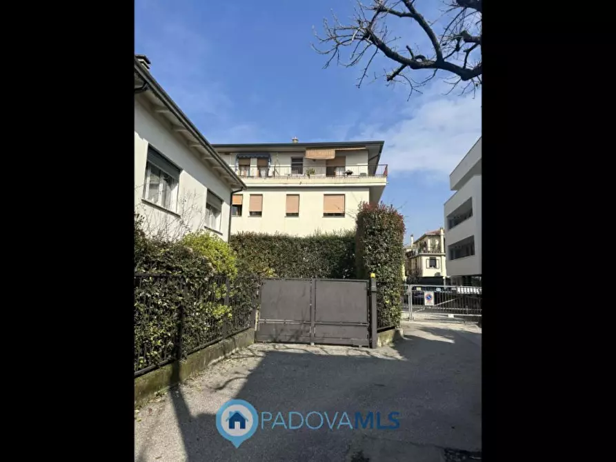 Immagine 1 di Appartamento in vendita  in VIA CANESTRINI a Padova