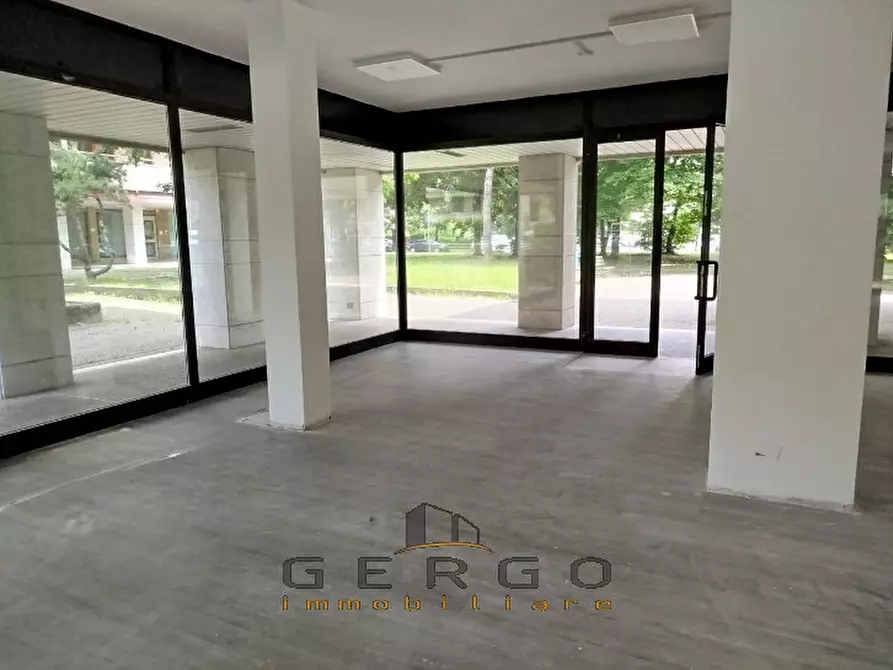 Immagine 1 di Negozio in affitto  in via lourdes a Conegliano