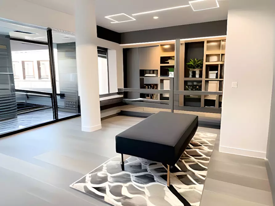 Immagine 2 di Negozio in affitto  in via lourdes a Conegliano