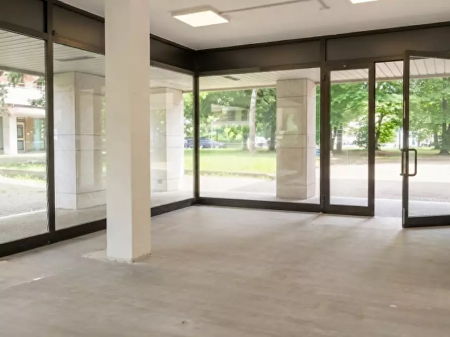 Immagine 3 di Negozio in affitto  in via lourdes a Conegliano
