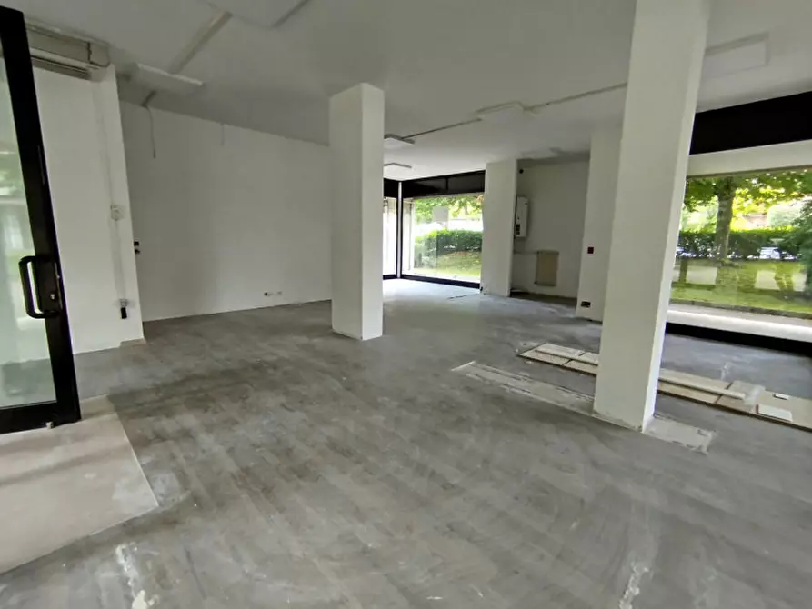 Immagine 4 di Negozio in affitto  in via lourdes a Conegliano