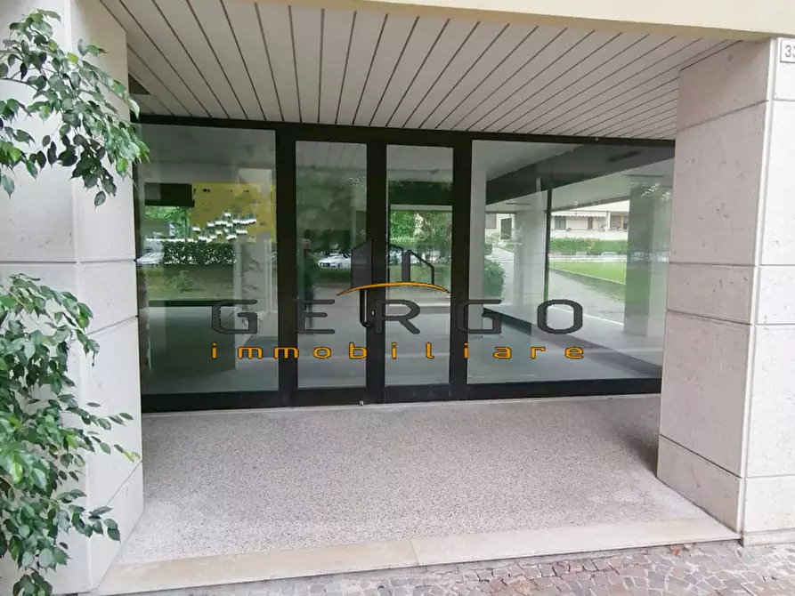 Immagine 6 di Negozio in affitto  in via lourdes a Conegliano