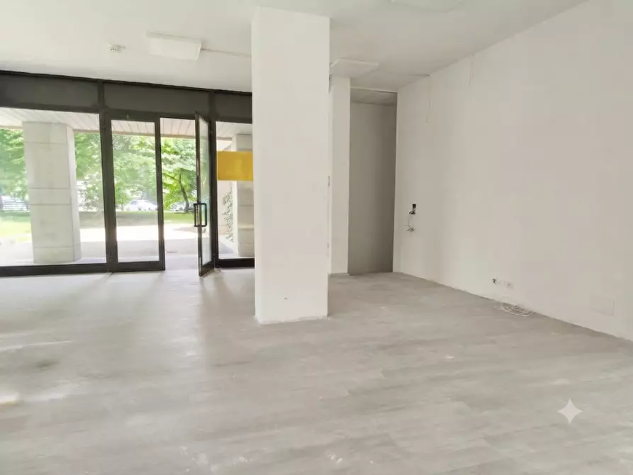 Immagine 6 di Negozio in affitto  in via lourdes a Conegliano