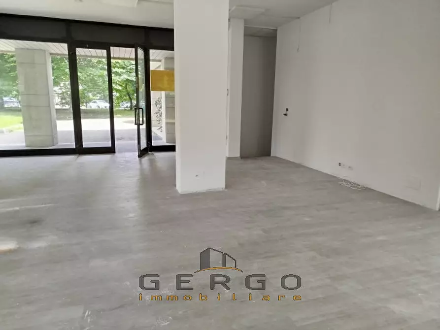 Immagine 8 di Negozio in affitto  in via lourdes a Conegliano