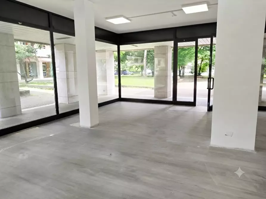 Immagine 10 di Negozio in affitto  in via lourdes a Conegliano