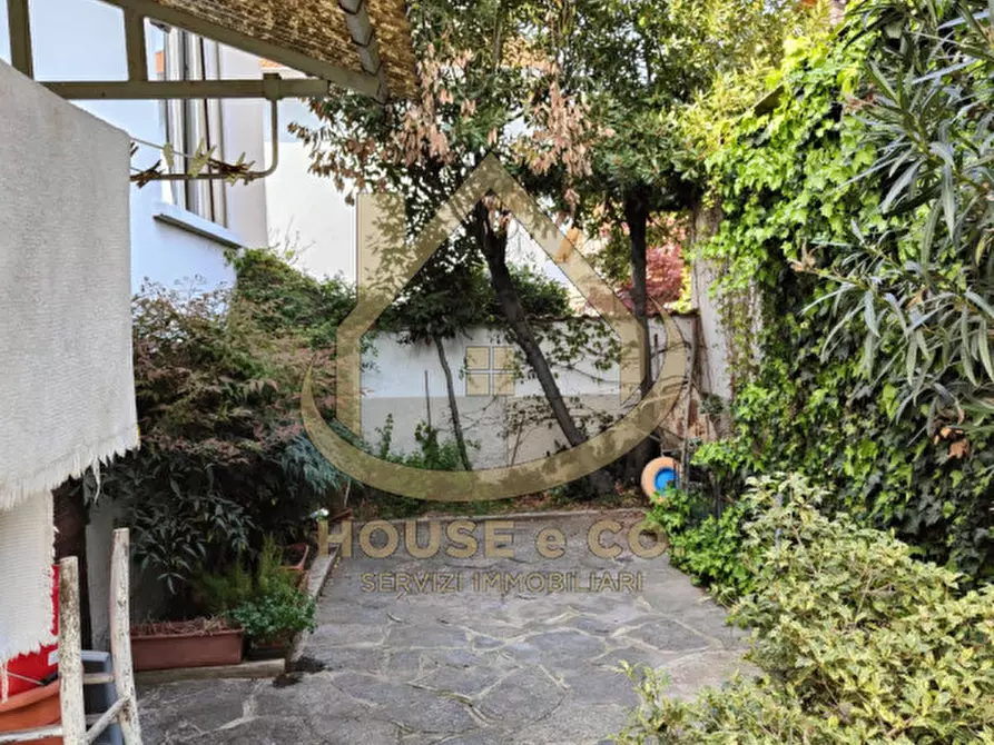 Immagine 1 di Villa in vendita  in Via Raffaello a Vigevano