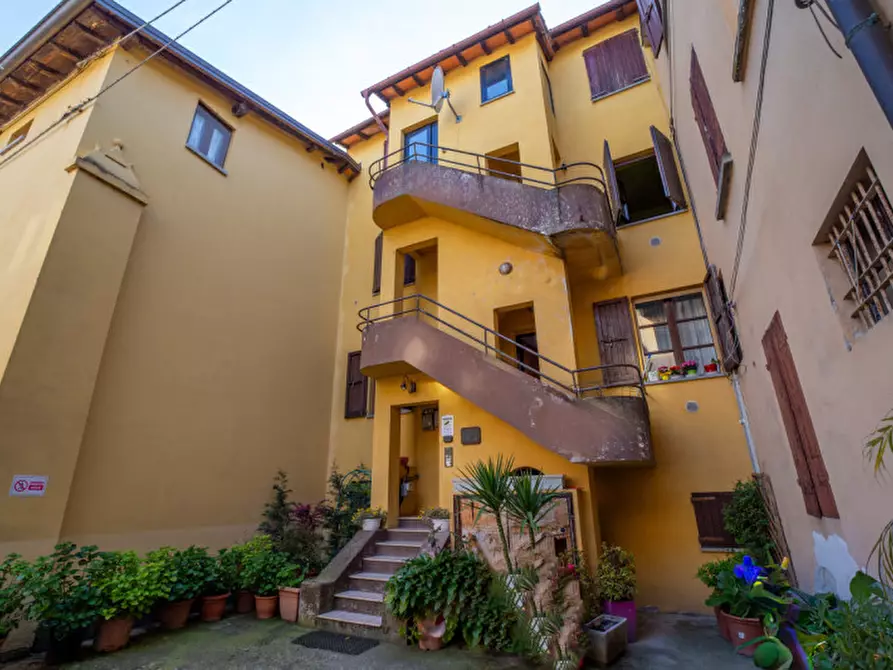 Immagine 1 di Appartamento in vendita  in Via Ghiare a Montechiarugolo