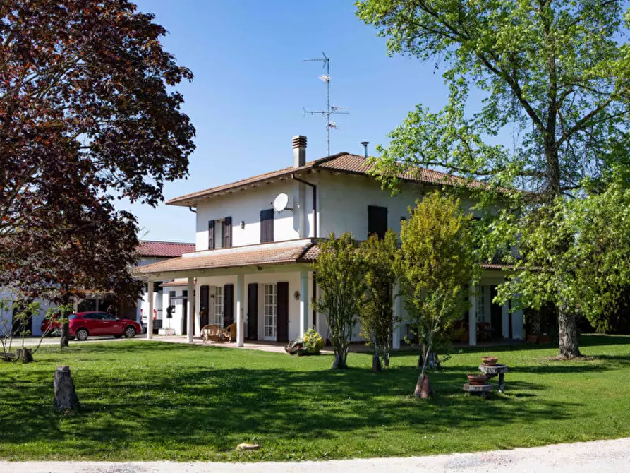 Immagine 1 di Villa in vendita  a Cento