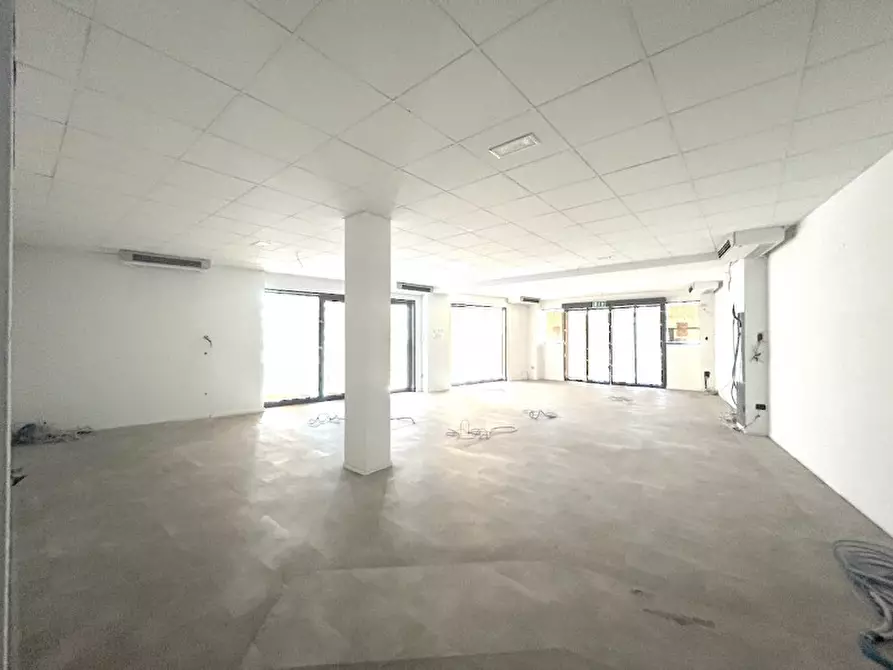 Immagine 1 di Negozio in affitto  in VIALE ROMA a Forli'