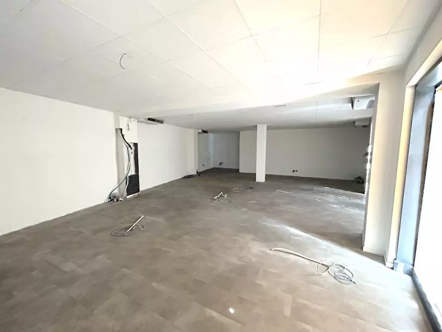 Immagine 3 di Negozio in affitto  in VIALE ROMA a Forli'