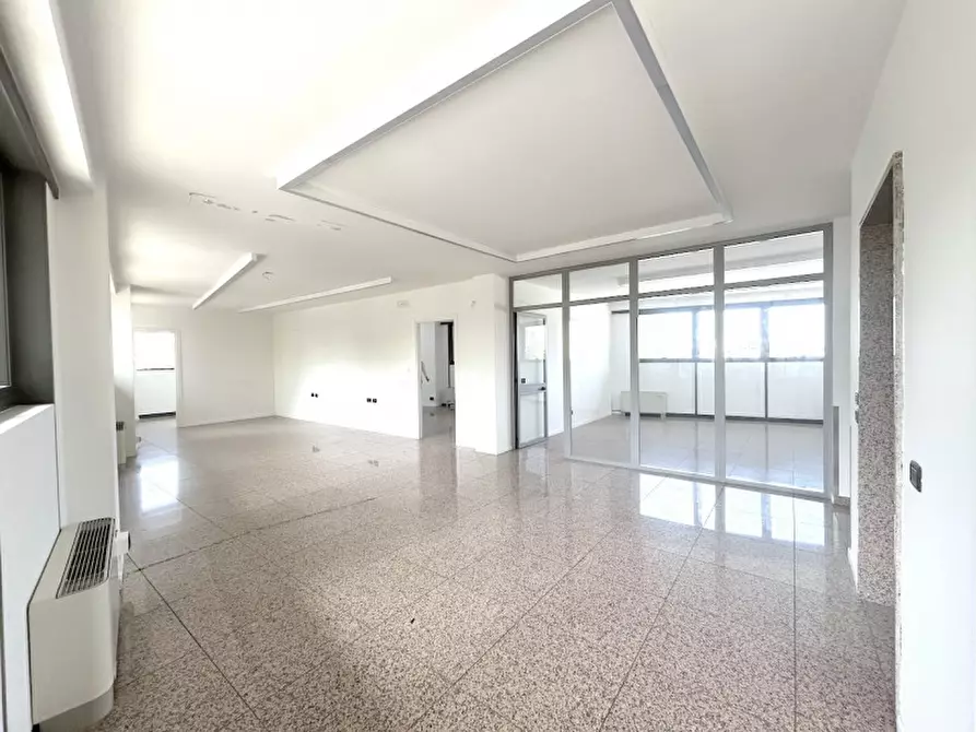 Immagine 6 di Negozio in affitto  in VIALE ROMA a Forli'