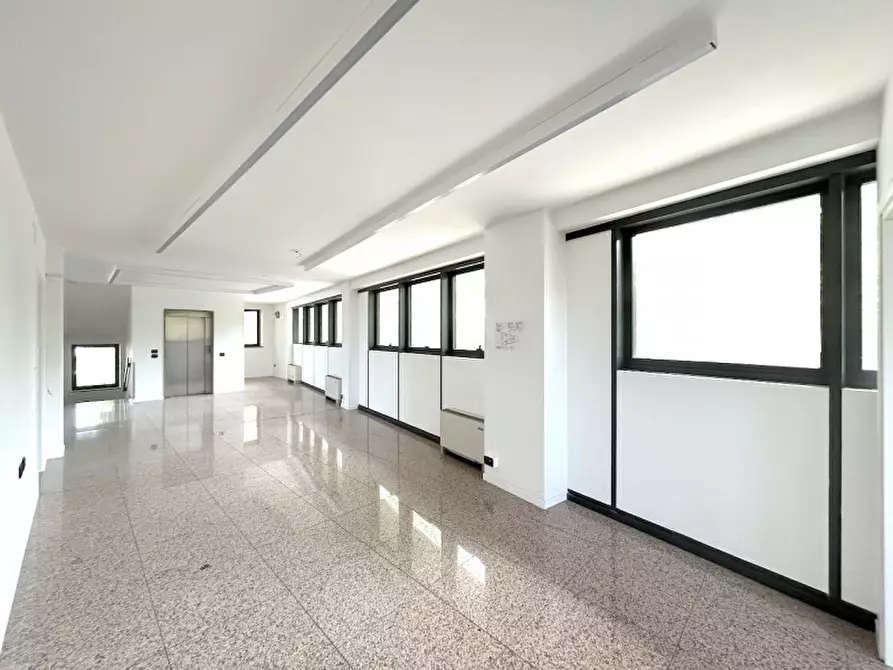 Immagine 7 di Negozio in affitto  in VIALE ROMA a Forli'