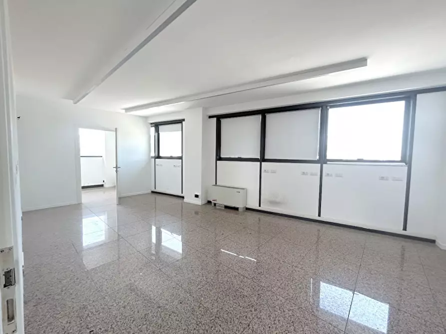 Immagine 8 di Negozio in affitto  in VIALE ROMA a Forli'