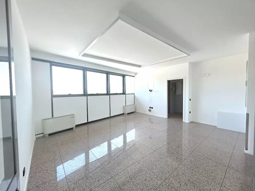 Immagine 9 di Negozio in affitto  in VIALE ROMA a Forli'