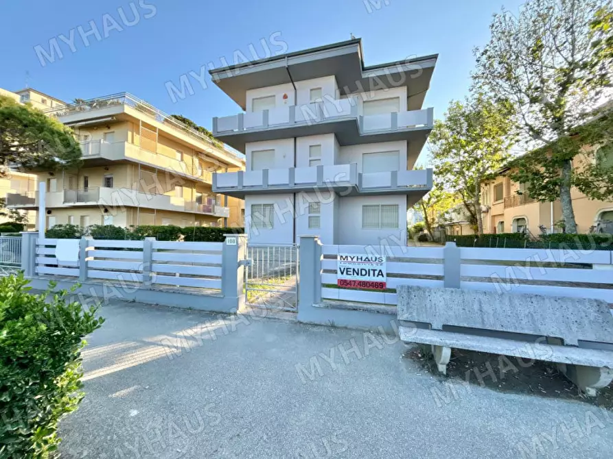 Immagine 2 di Appartamento in vendita  in Lungomare Grazia Deledda 108 a Cervia