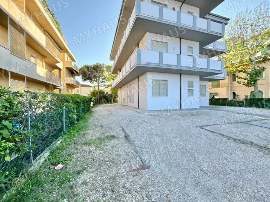 Immagine 12 di Appartamento in vendita  in Lungomare Grazia Deledda 108 a Cervia