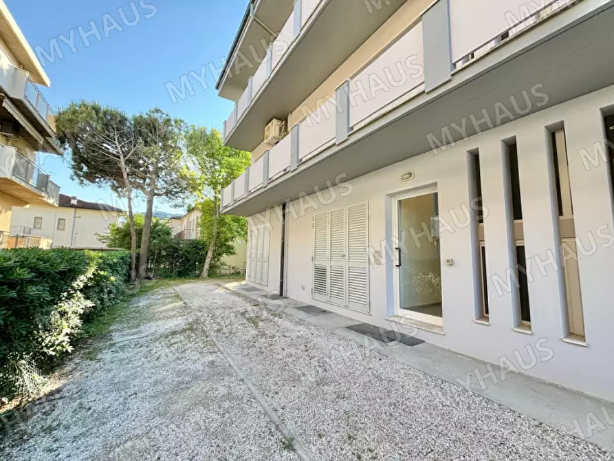 Immagine 25 di Appartamento in vendita  in Lungomare Grazia Deledda 108 a Cervia