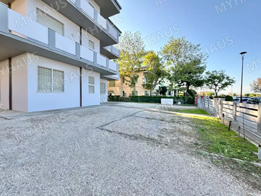 Immagine 30 di Appartamento in vendita  in Lungomare Grazia Deledda 108 a Cervia