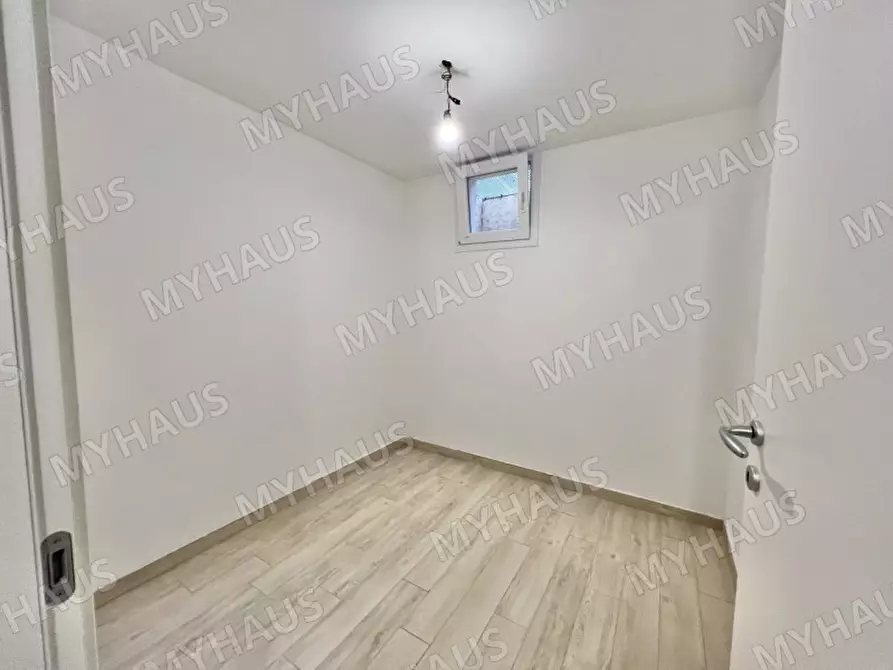 Immagine 4 di Cantina in vendita  in grazia deledda 108 a Cervia